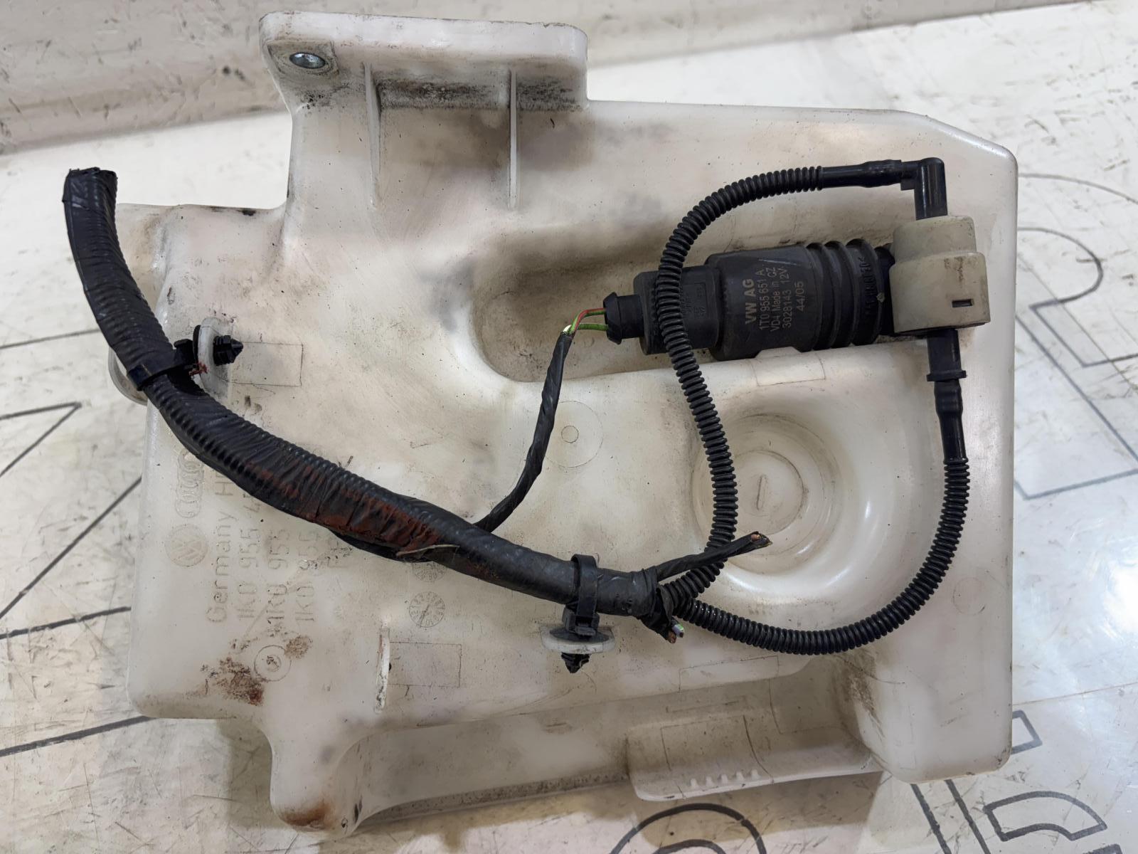 Бачок стеклоомывателя 1K0955453R Volkswagen Jetta MK5