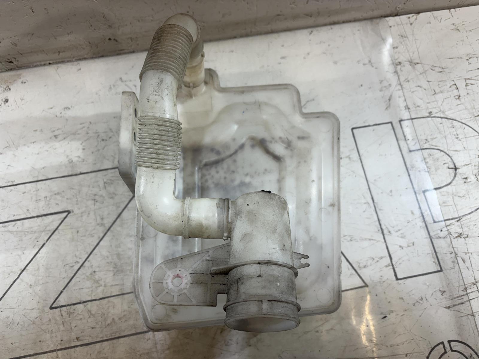 Бачок стеклоомывателя 1K0955453R Volkswagen Jetta MK5