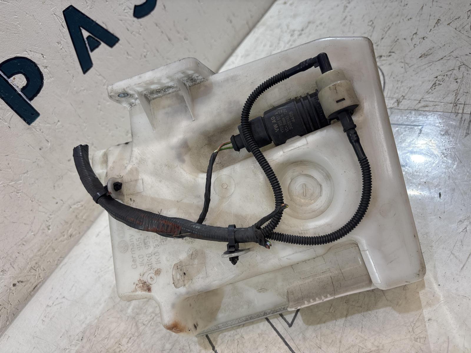 Бачок стеклоомывателя 1K0955453R Volkswagen Jetta MK5