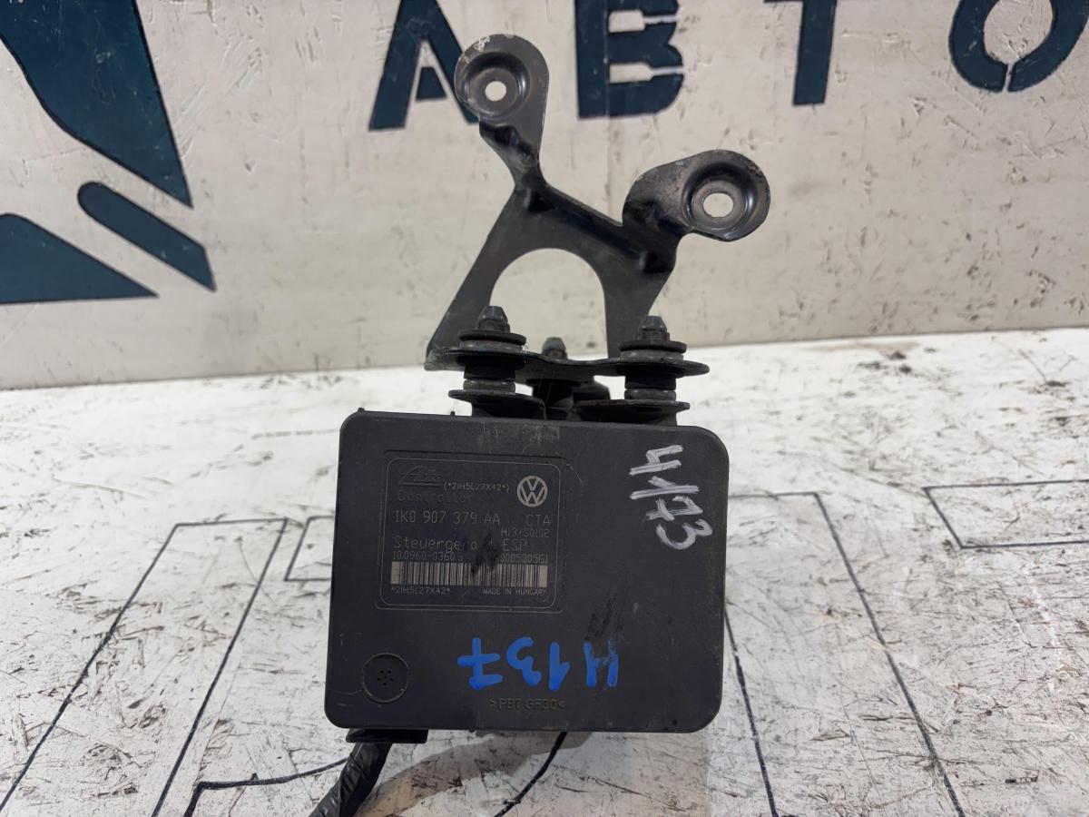 Блок управления ABS 1K0907379AA Volkswagen Jetta MK5