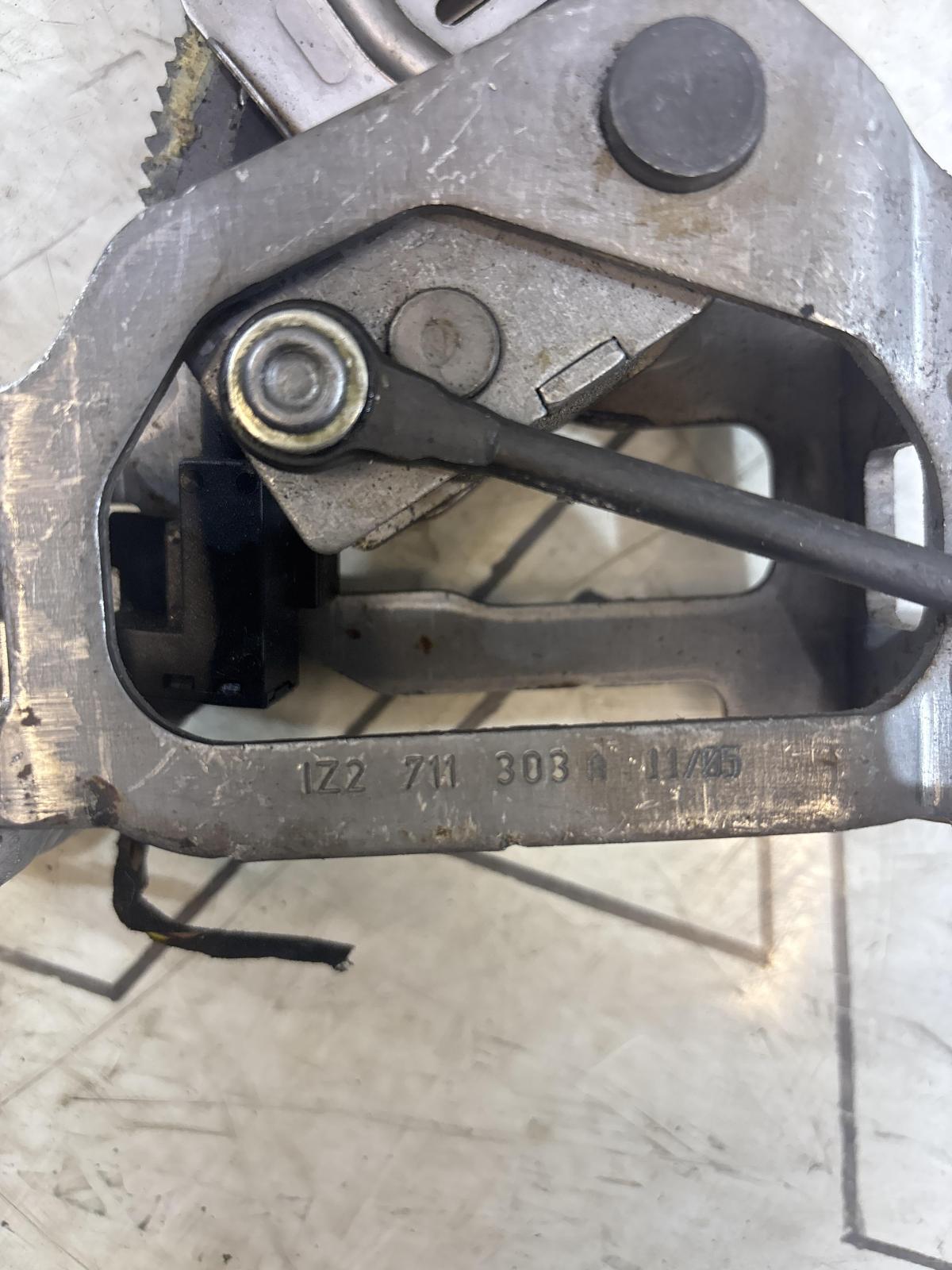 Рычаг ручного тормоза 1Z2711303A Skoda Octavia 2