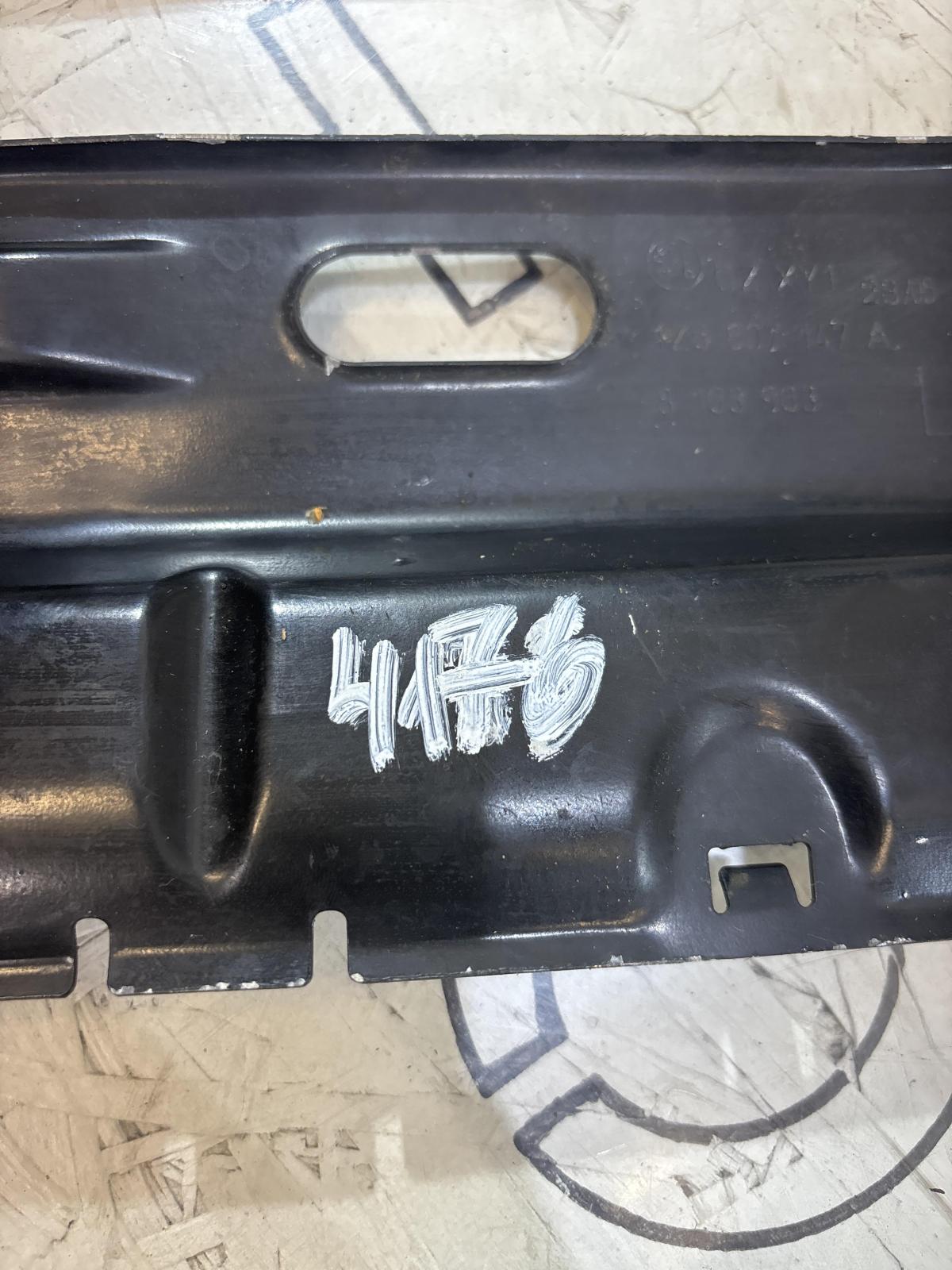 Направляющая заднего бампера левая 1Z5807147A 