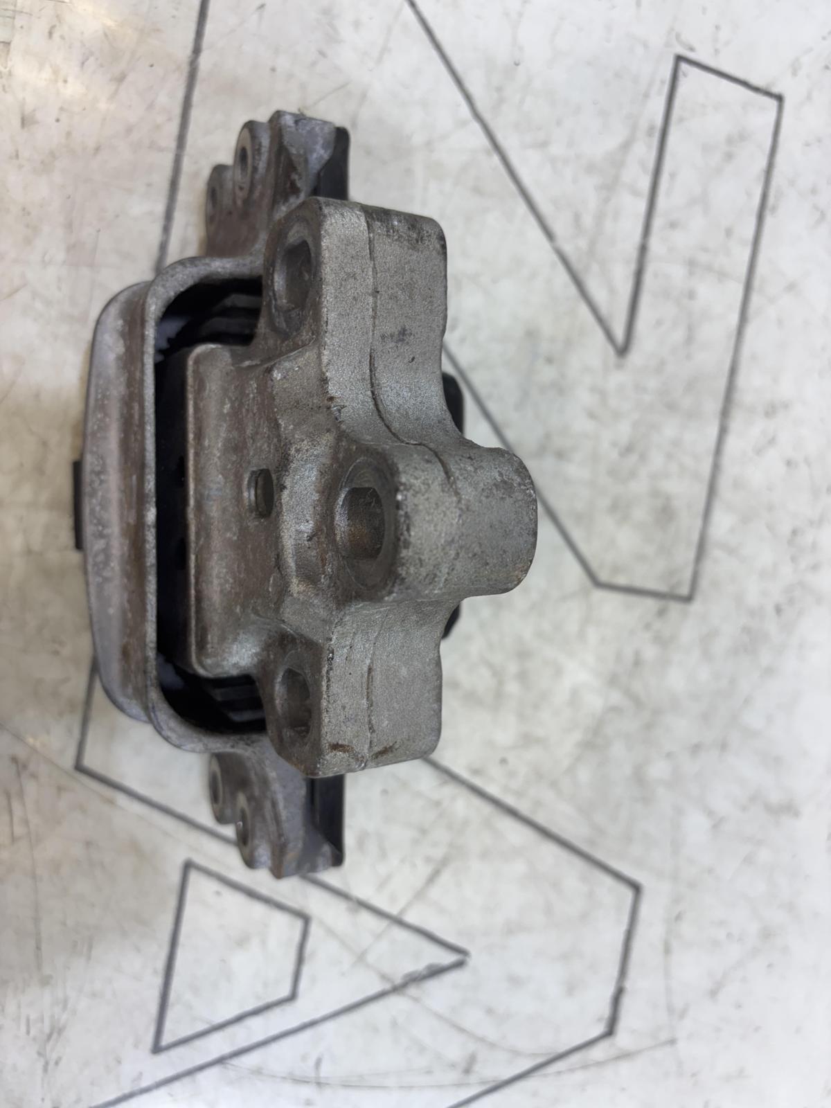 Опора двигателя 1K0199555