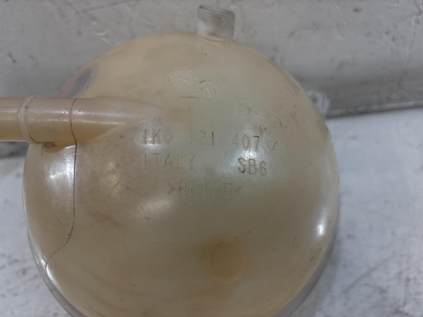 Расширительный бачок 1K0121407A Volkswagen Jetta MK5