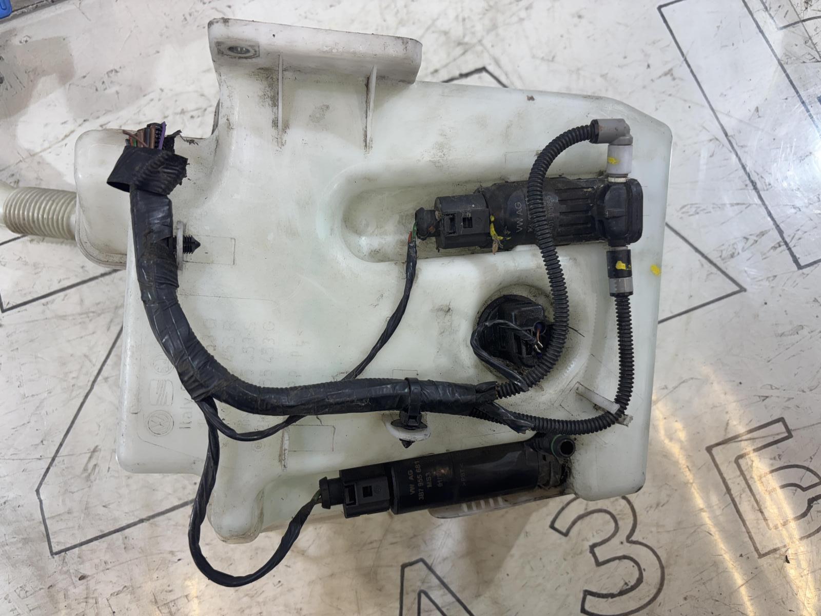 Бачок стеклоомывателя 1K0955453R Volkswagen Jetta MK5