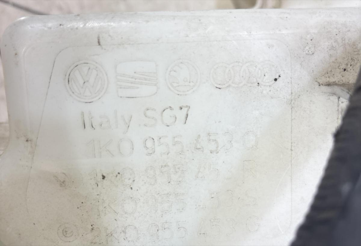 Бачок стеклоомывателя 1K0955453R Volkswagen Jetta MK5