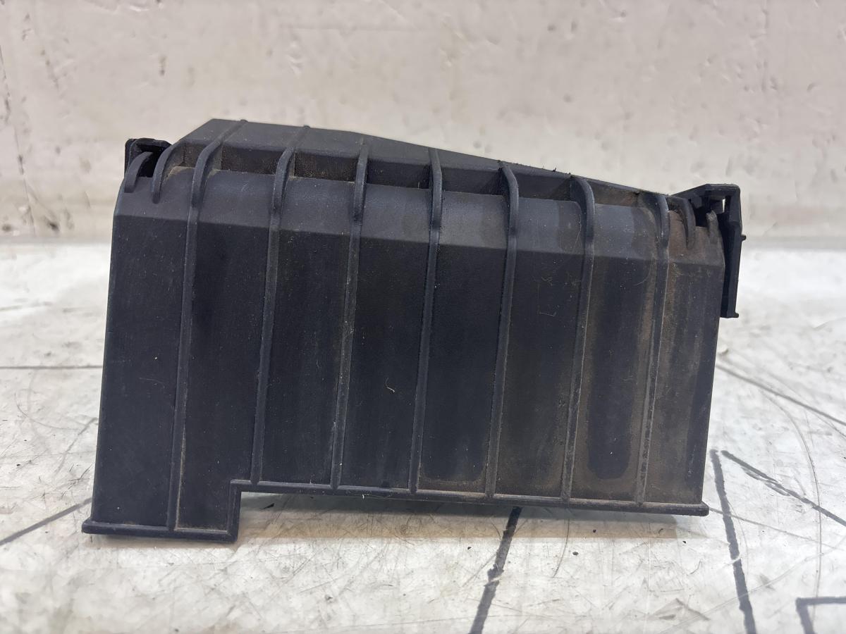 Крышка блока предохранителей 1K0937132F Volkswagen Jetta MK5