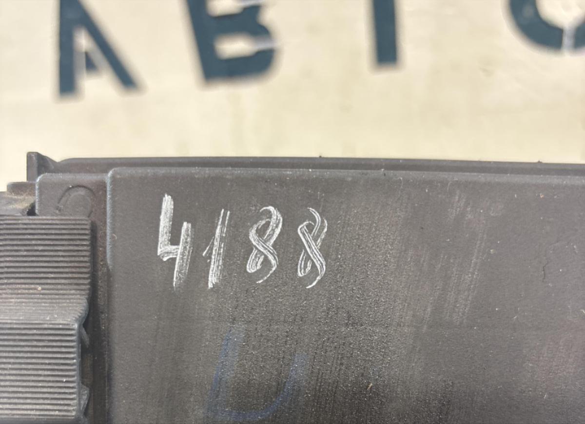 Крышка блока предохранителей 1K0937132F Volkswagen Jetta MK5