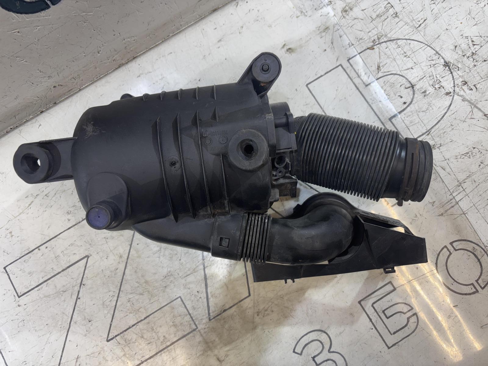 Корпус воздушного фильтра 1K0129607AL Volkswagen Jetta MK5