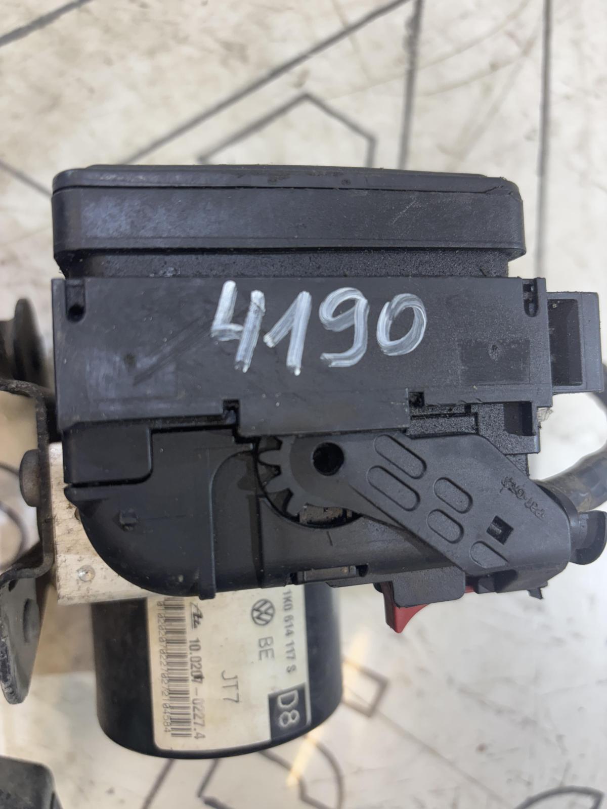 Блок управления ABS 1K0907379AK Volkswagen Jetta MK5