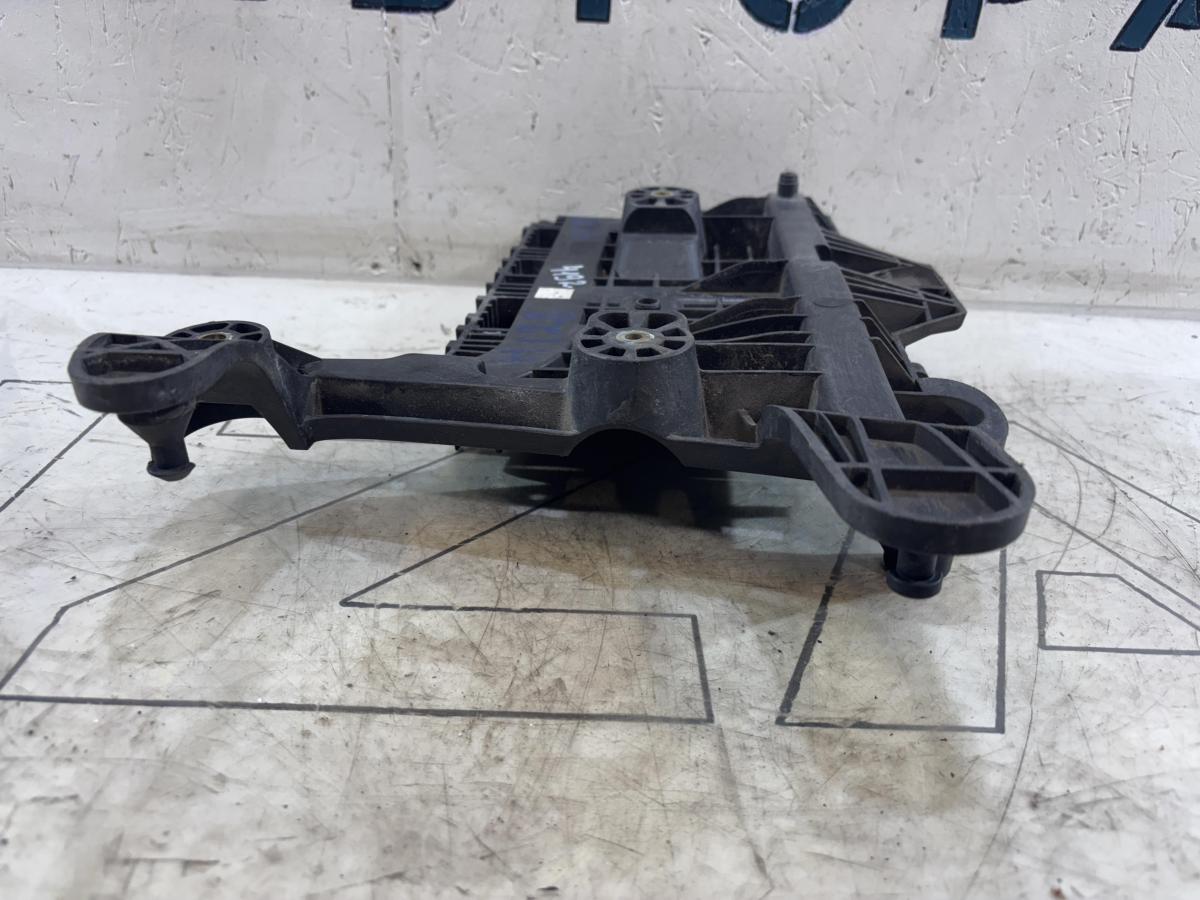 Площадка под АКБ 1K0915333H Volkswagen Jetta MK5