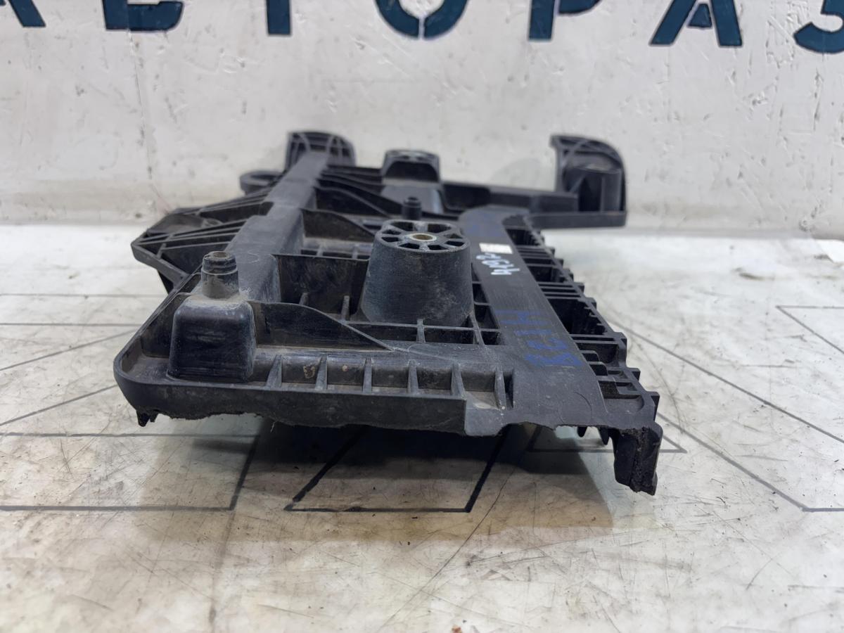 Площадка под АКБ 1K0915333H Volkswagen Jetta MK5