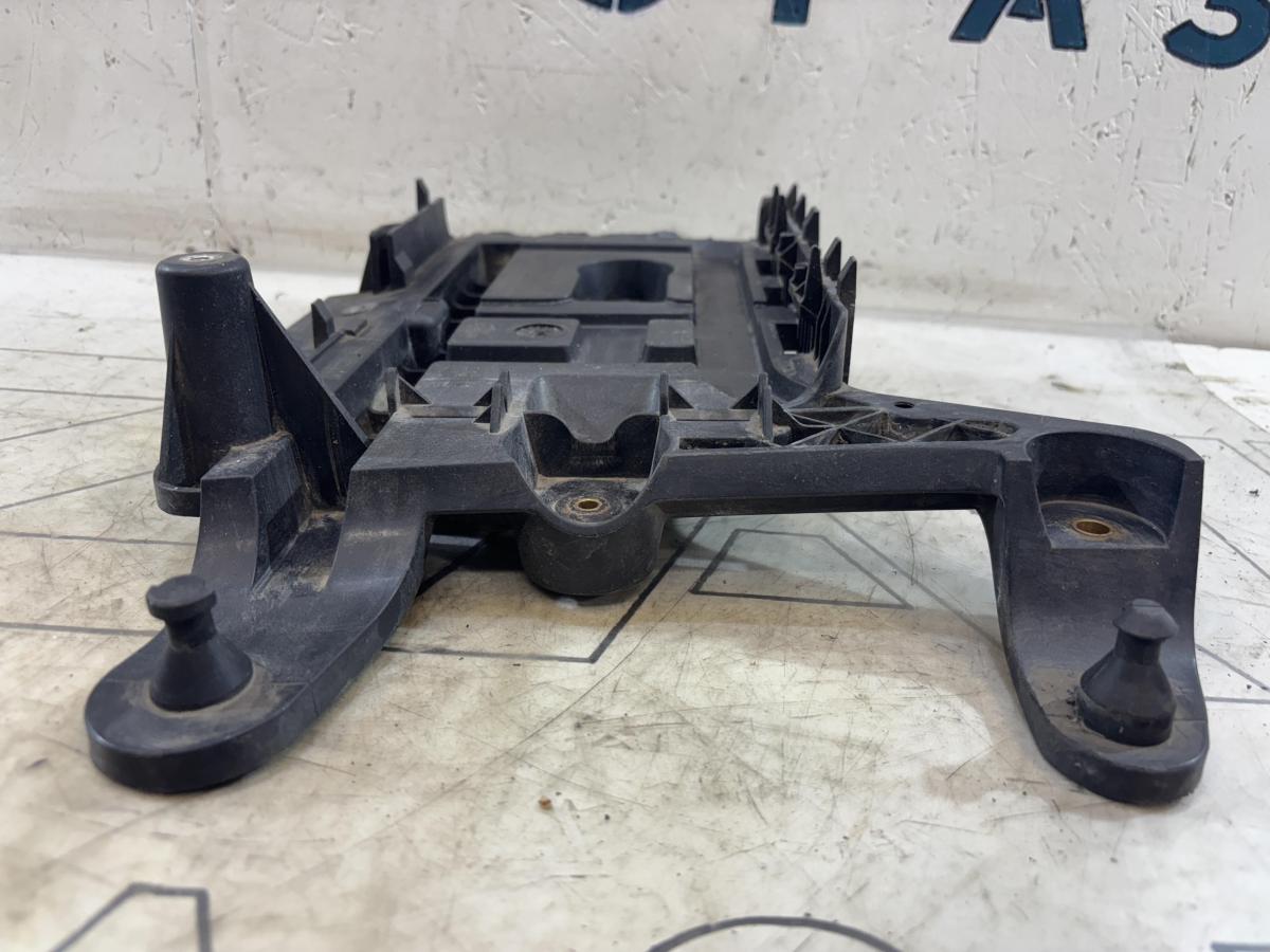 Площадка под АКБ 1K0915333H Volkswagen Jetta MK5