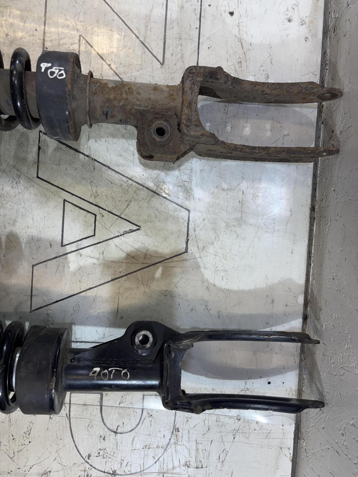 Амортизаторы с пружинами передние 7L6413031L