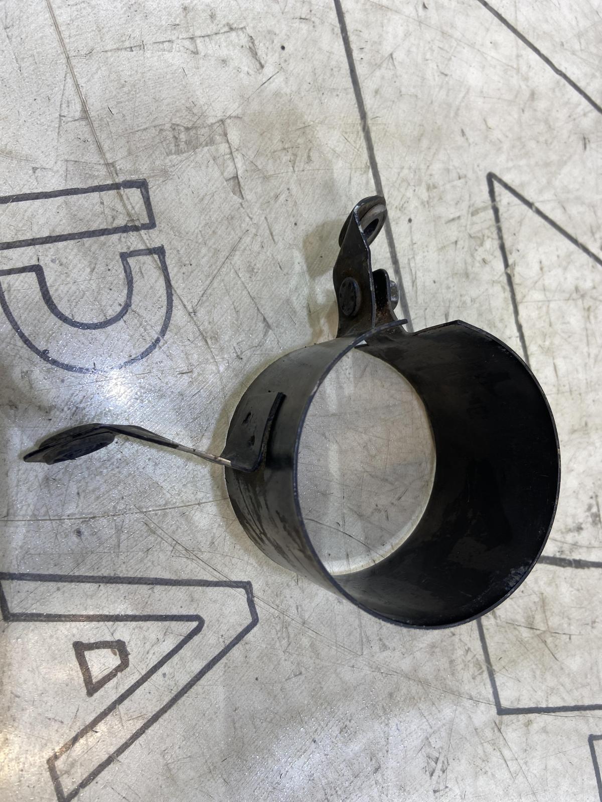 Хомут крепления топливного фильтра 4A0201671 Audi A6 C4