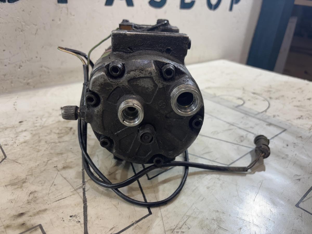 Компрессор климатич. установкис электромагнитной муфтой 4A0260805AD Audi A6 C4