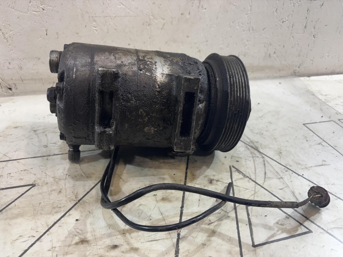 Компрессор климатич. установкис электромагнитной муфтой 4A0260805AD Audi A6 C4