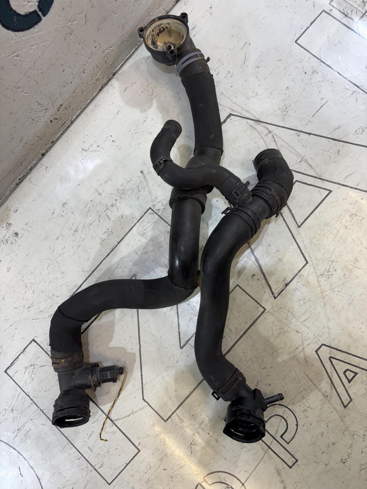 Патрубок радиатора 1K0121049DM Skoda Octavia II рест