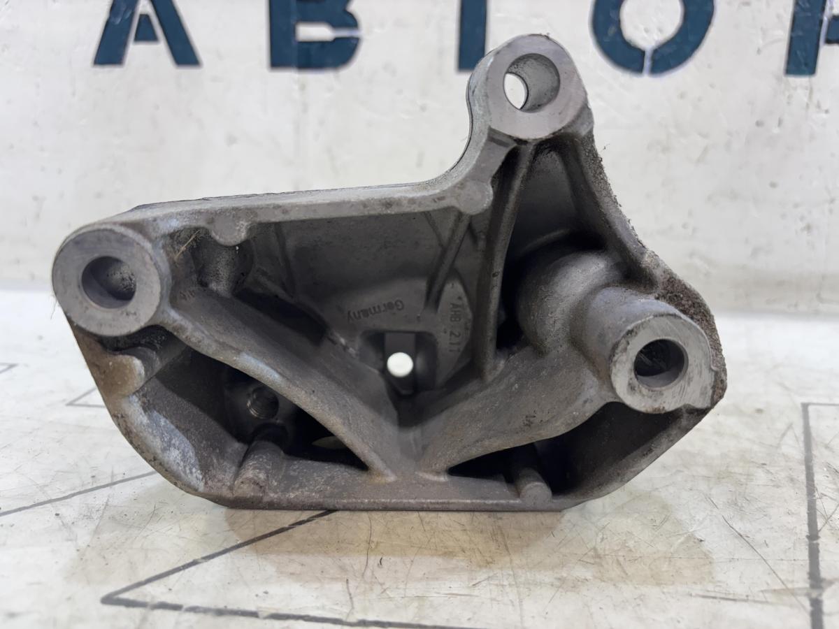 Кронштейн МКПП левый 1K0199117AH Volkswagen Jetta MK5