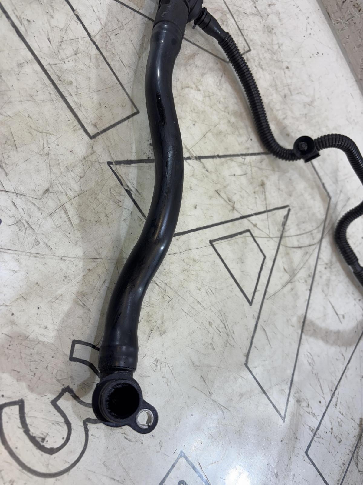 Трубка масляного радиатора 03C103493AM 