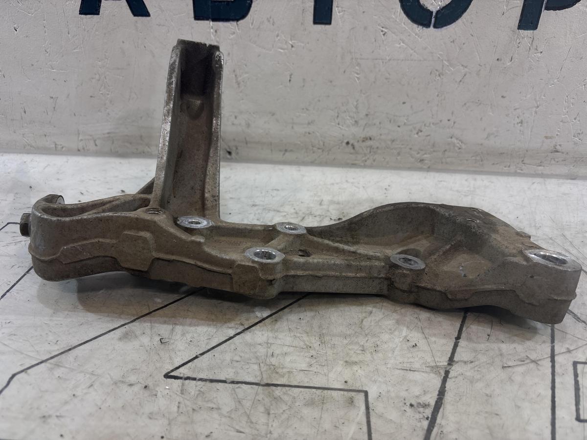 Кронштейн подрамника правый 1K0199296F Volkswagen Jetta MK5