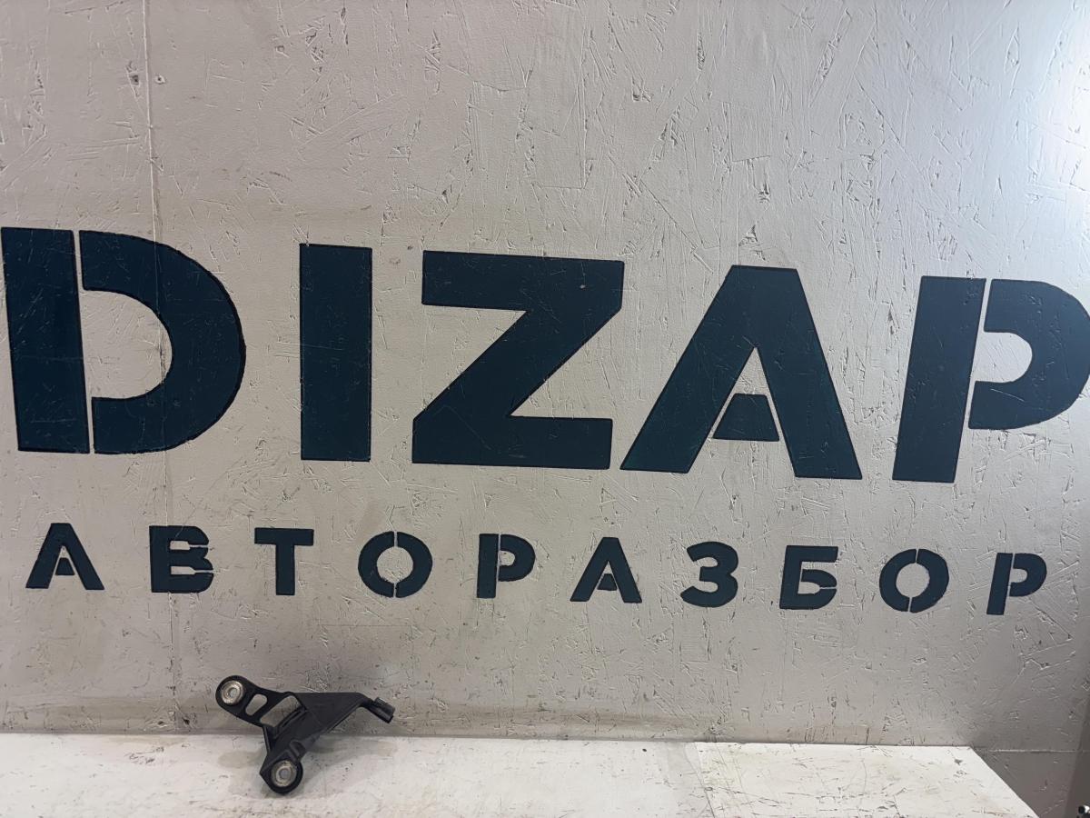 Кронштейн крепления троса МКПП 5Q0711789 Skoda Octavia II рест