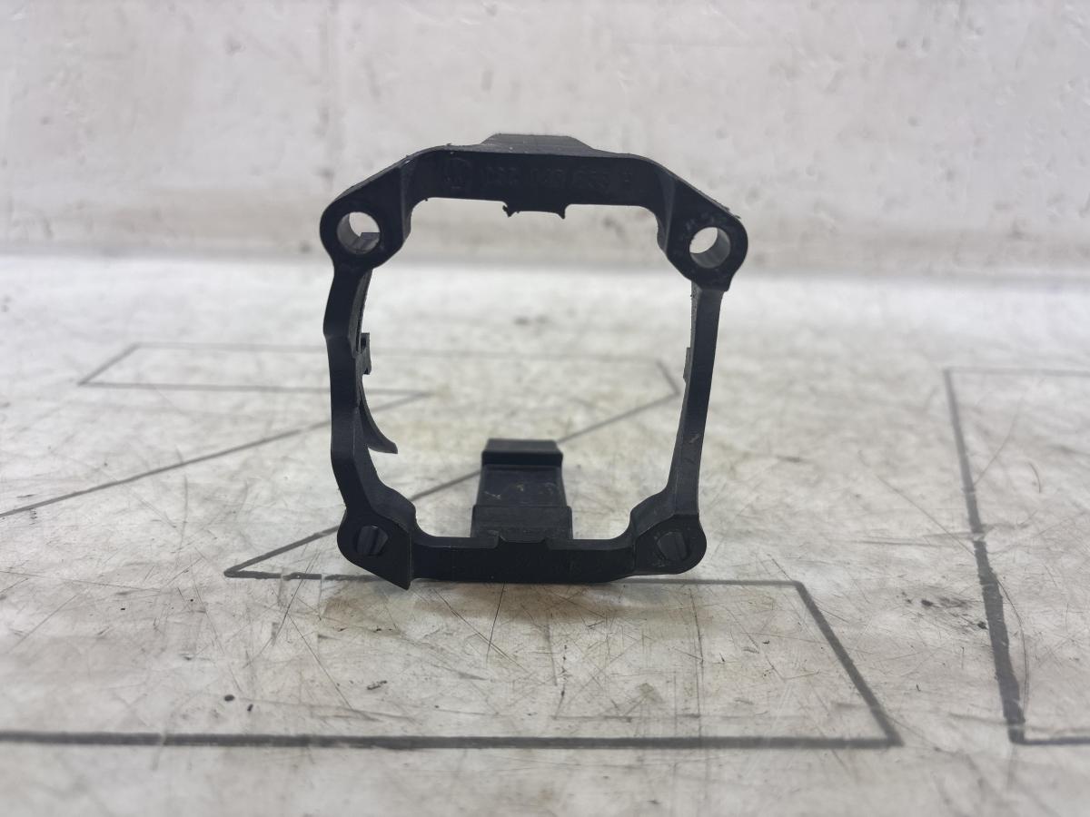 Фиксатор патрубка турбины 03C145853H Skoda Octavia II рест