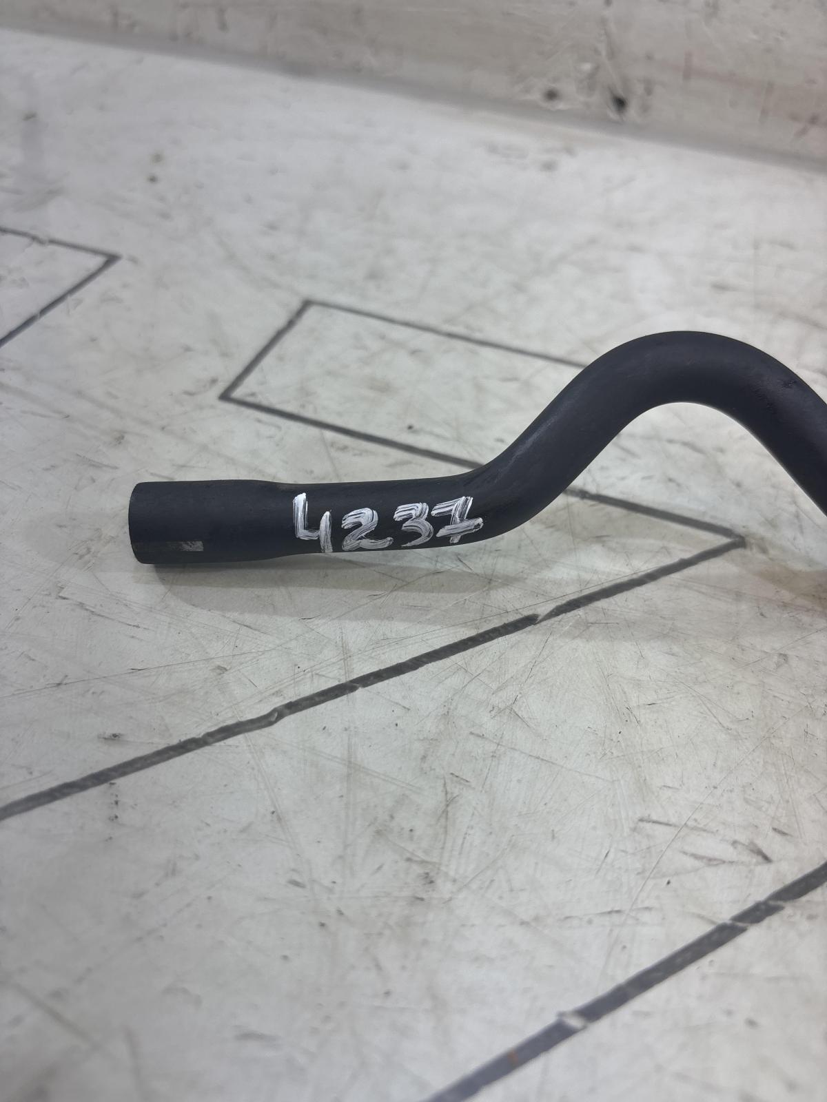 Патрубок вентиляции картерных газов 03C103558M Skoda Octavia II рест