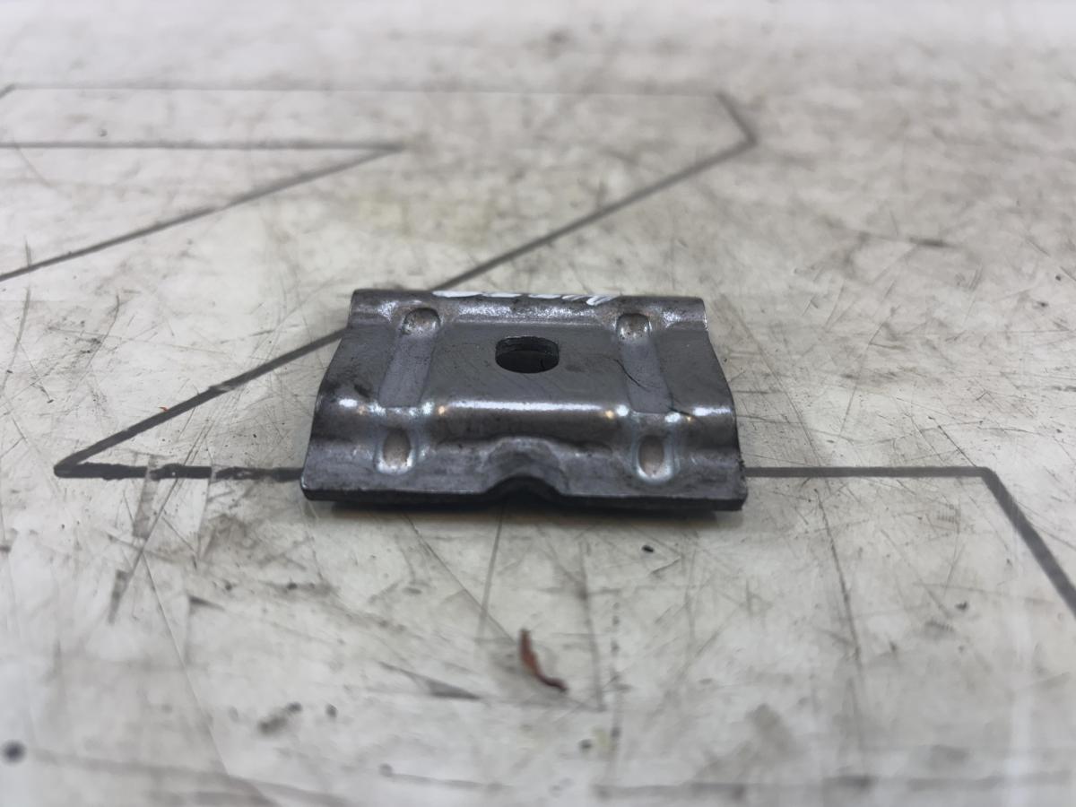 Зажимная планка для АКБ 1J0803219 Skoda Octavia