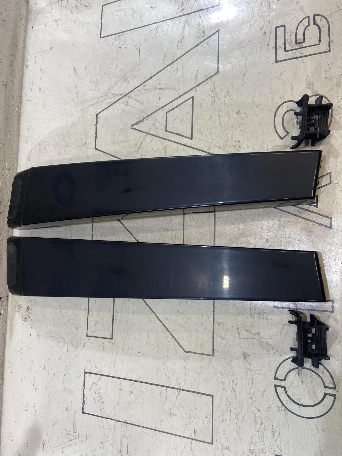 Панель стойки кузова левая/правая 7L6853318B Volkswagen Touareg I