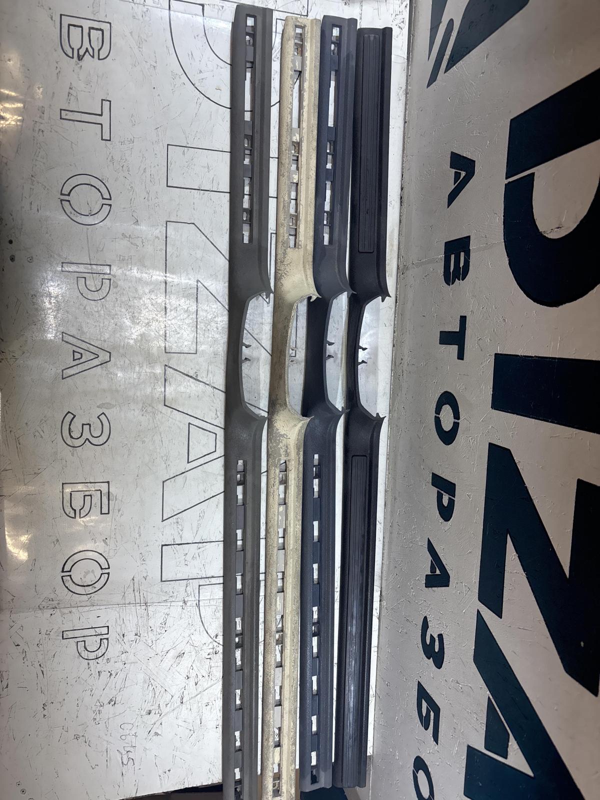 Накладка порога левая внутренняя 4A0864611 Audi A6 C4