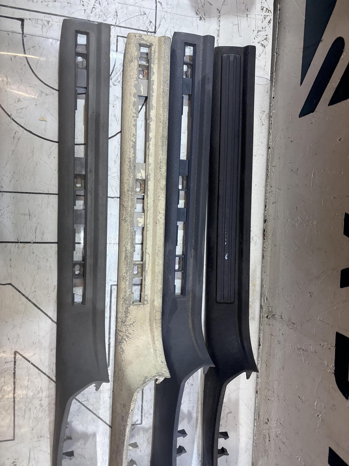 Накладка порога левая внутренняя 4A0864611 Audi A6 C4