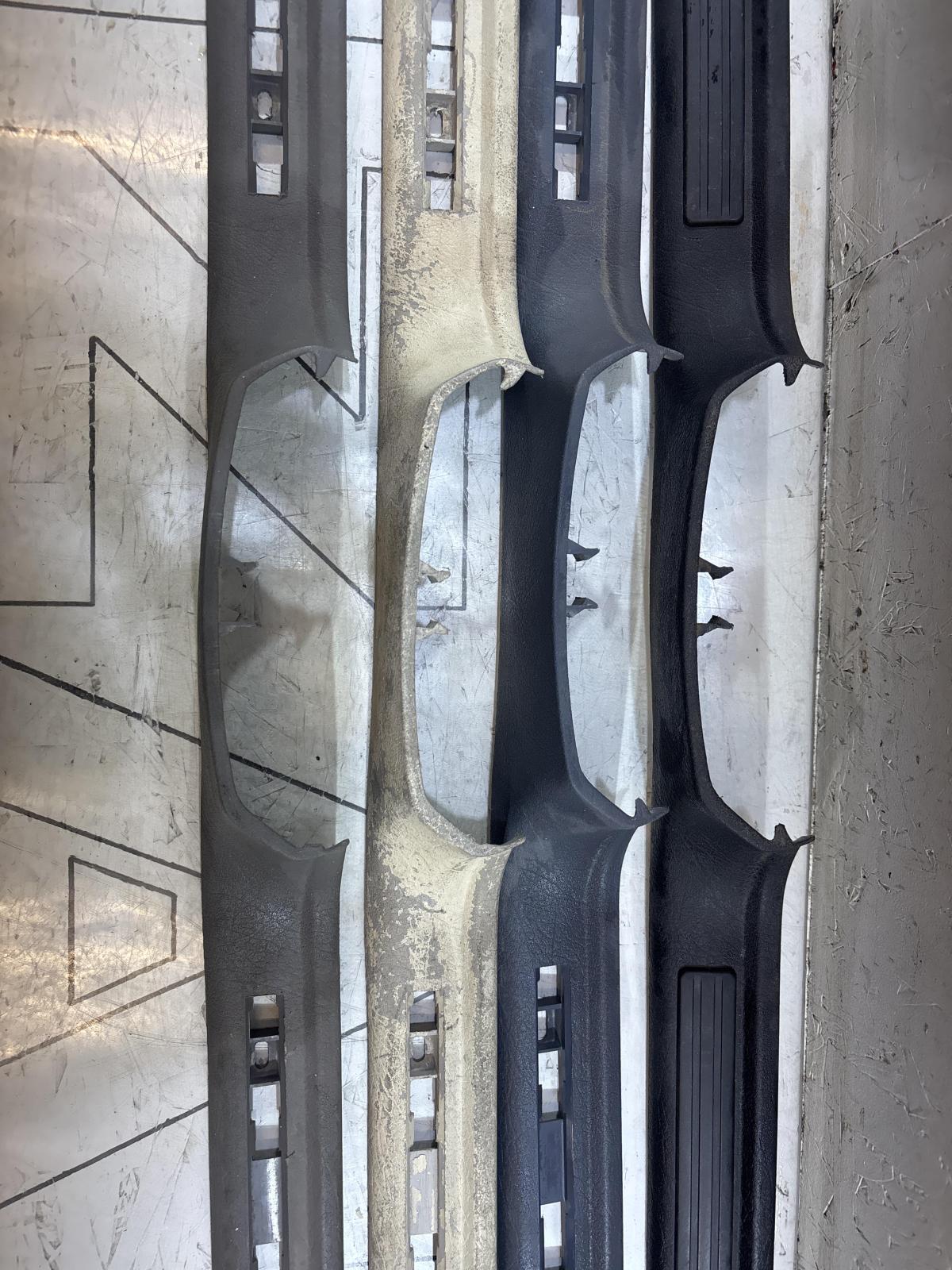 Накладка порога левая внутренняя 4A0864611 Audi A6 C4