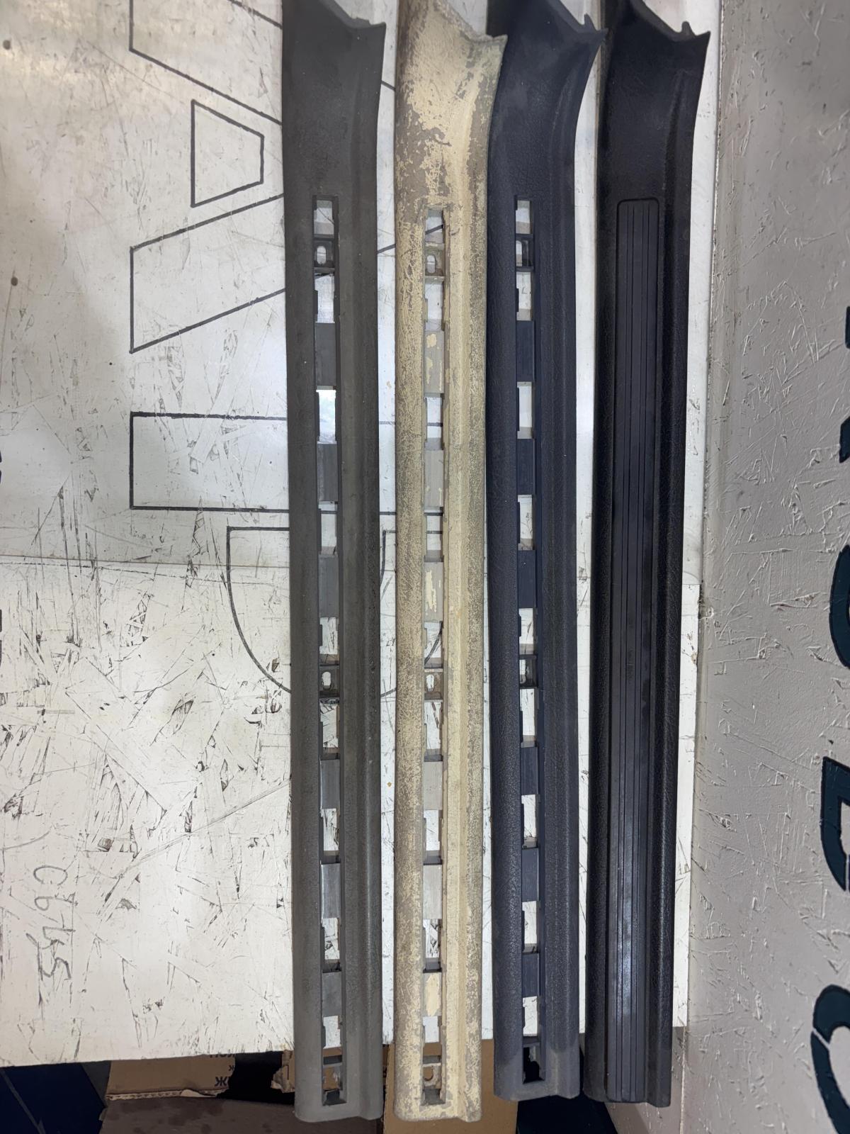 Накладка порога левая внутренняя 4A0864611 Audi A6 C4