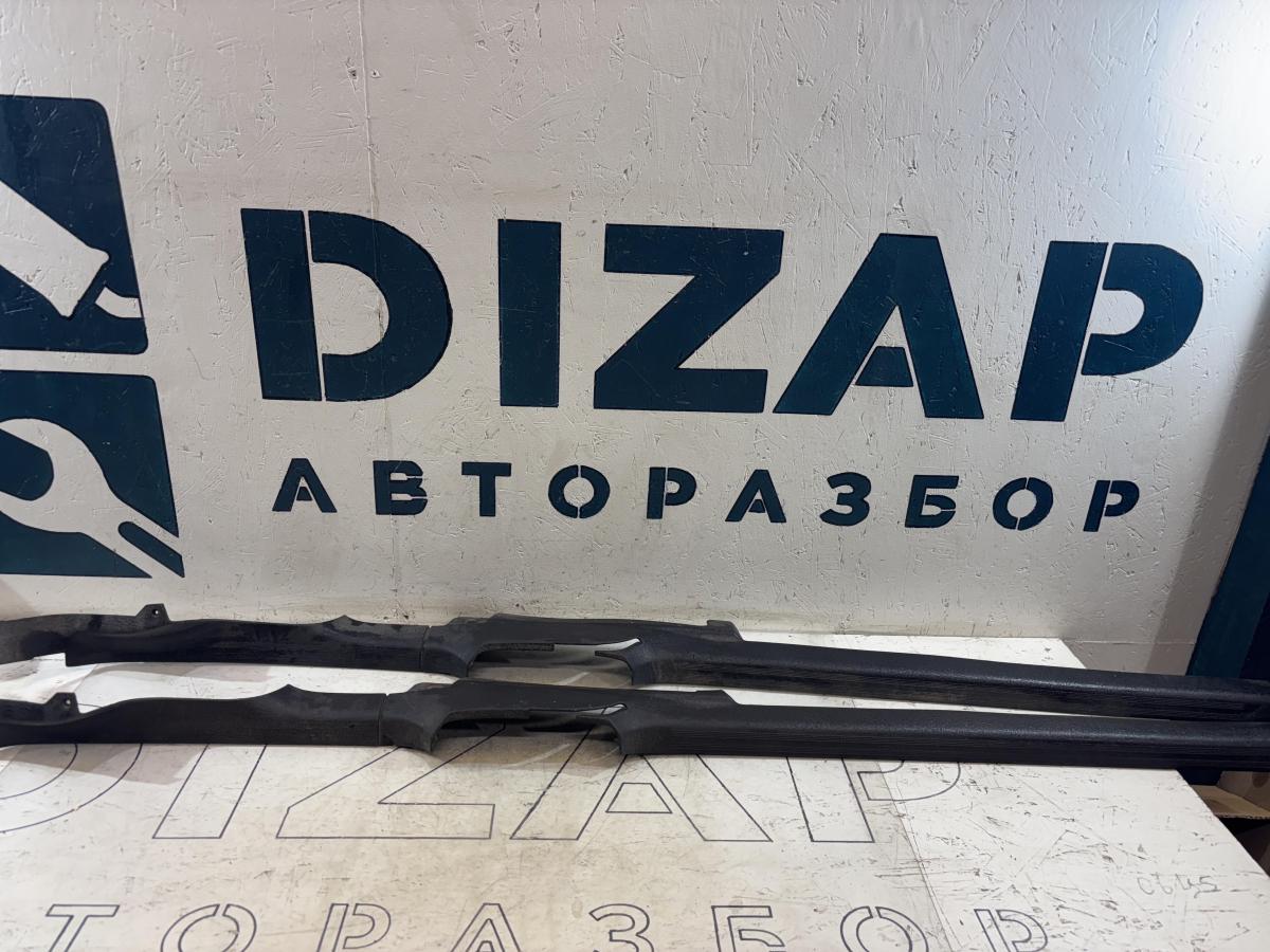 Накладки порога внутренняя правая 893853906D Audi 80 B3