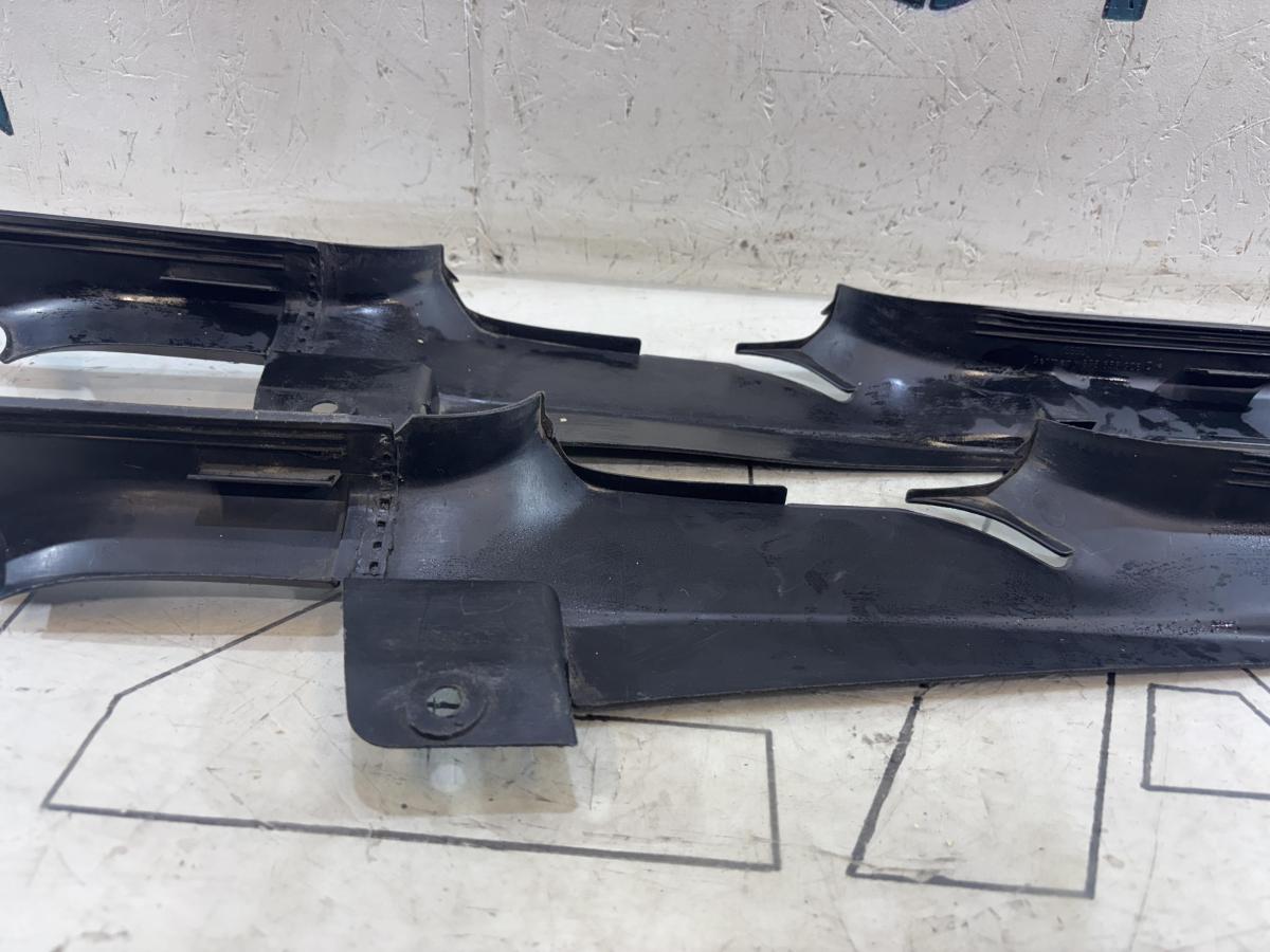 Накладки порога внутренняя правая 893853906D Audi 80 B3