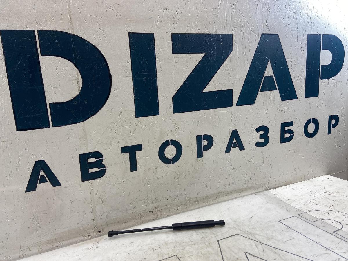 Амортизатор стекла багажника 7L6845587 Volkswagen Touareg I