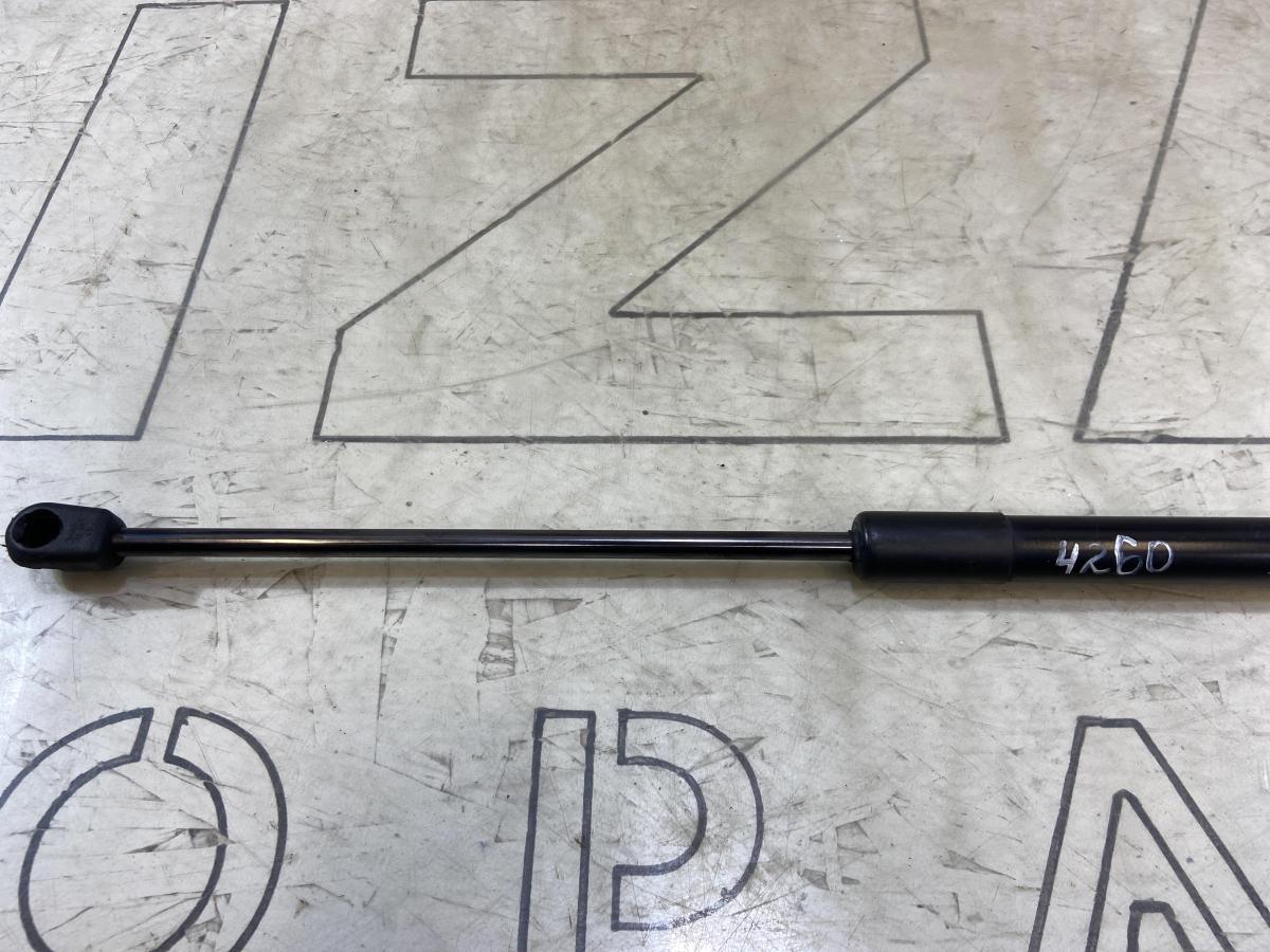 Амортизатор капота 7L6823359B Volkswagen Touareg I