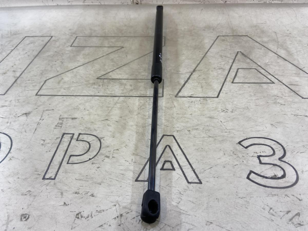 Амортизатор капота 7L6823359B Volkswagen Touareg I