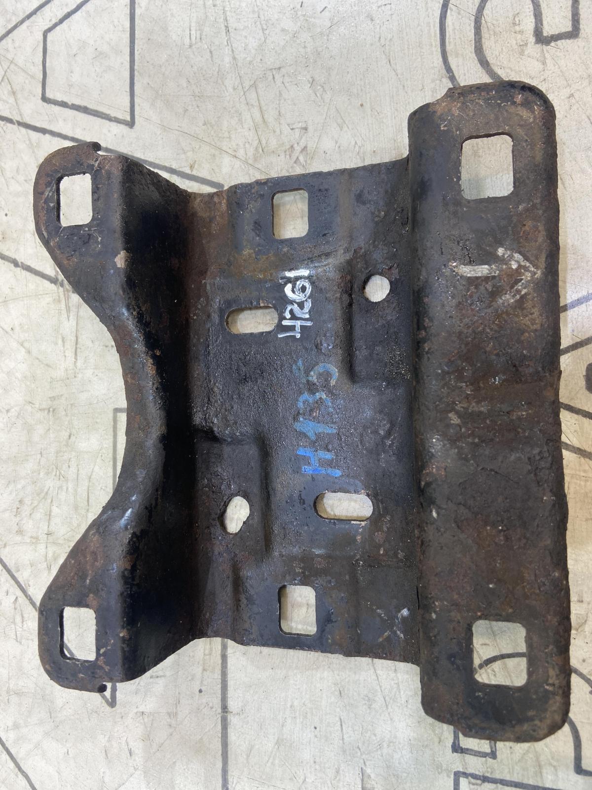 Кронштейн кардана 7L0521378A Volkswagen Touareg I