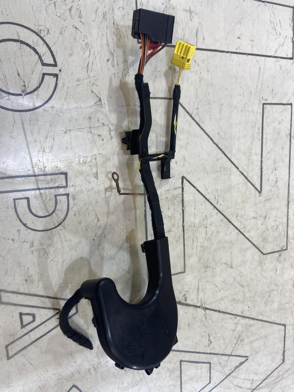 Канал для кабеля 1K2971616 Skoda Octavia RS II