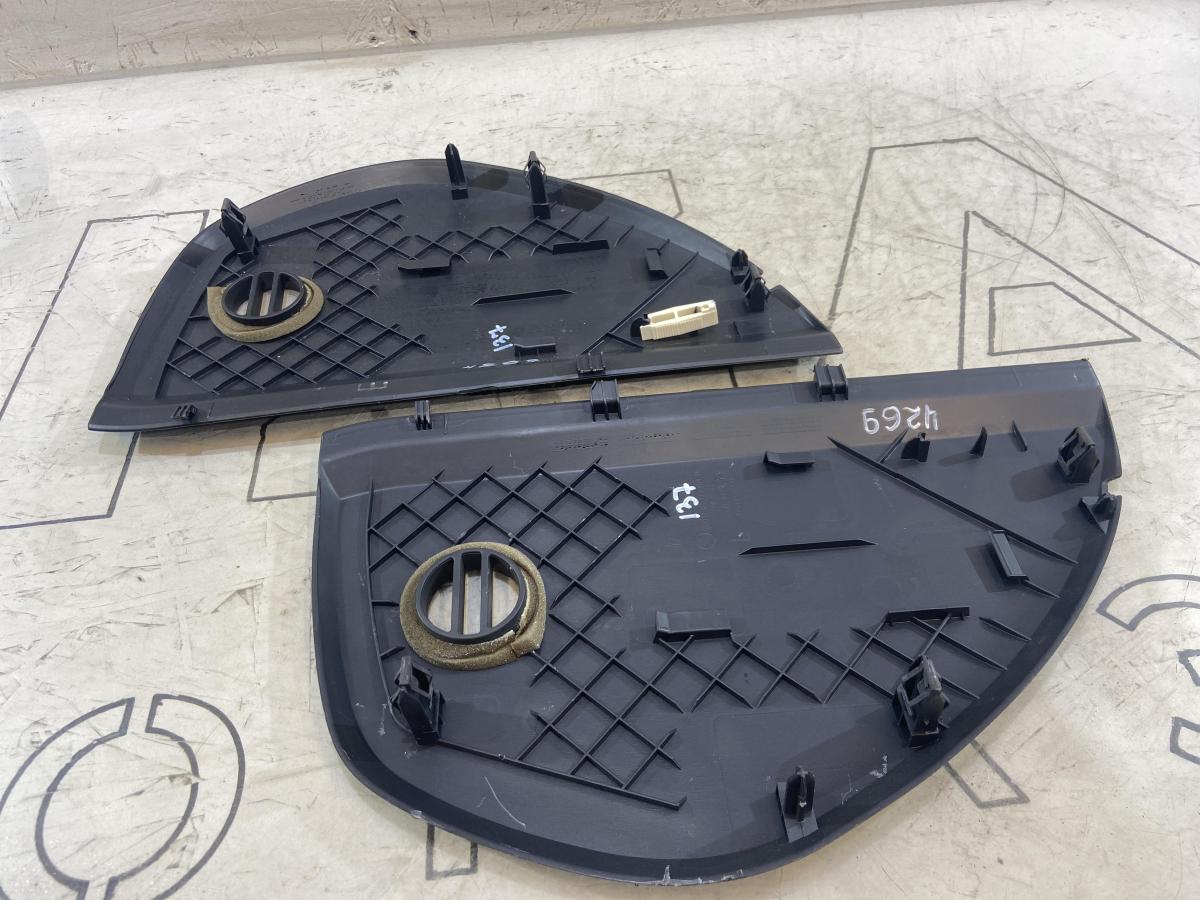 Накладка декоративная на торпедо 1Z0857503 Skoda Octavia RS II