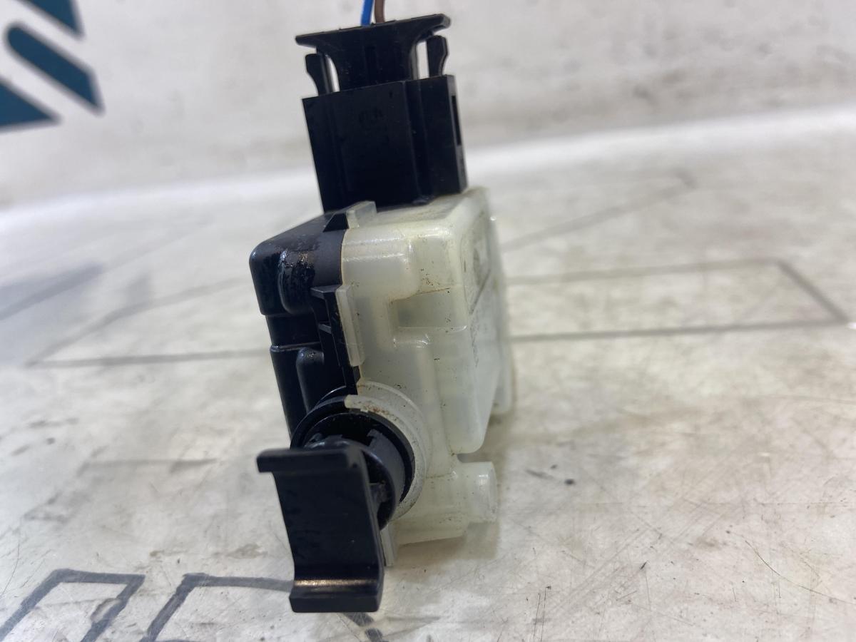 Активатор замка багажника 1M0959781A Skoda Octavia RS II