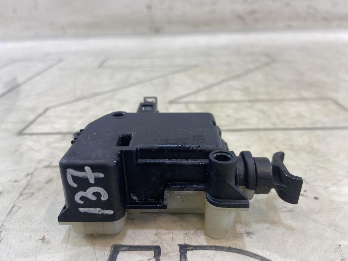 Активатор замка багажника 1M0959781A Skoda Octavia RS II