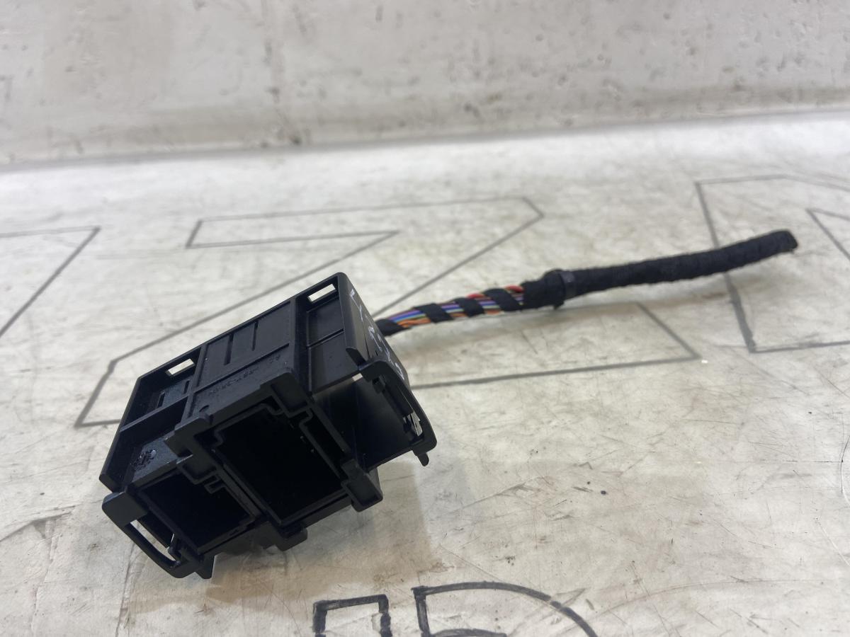 Кронштейн корпуса разъёма 1Z0937545A Skoda Octavia RS II