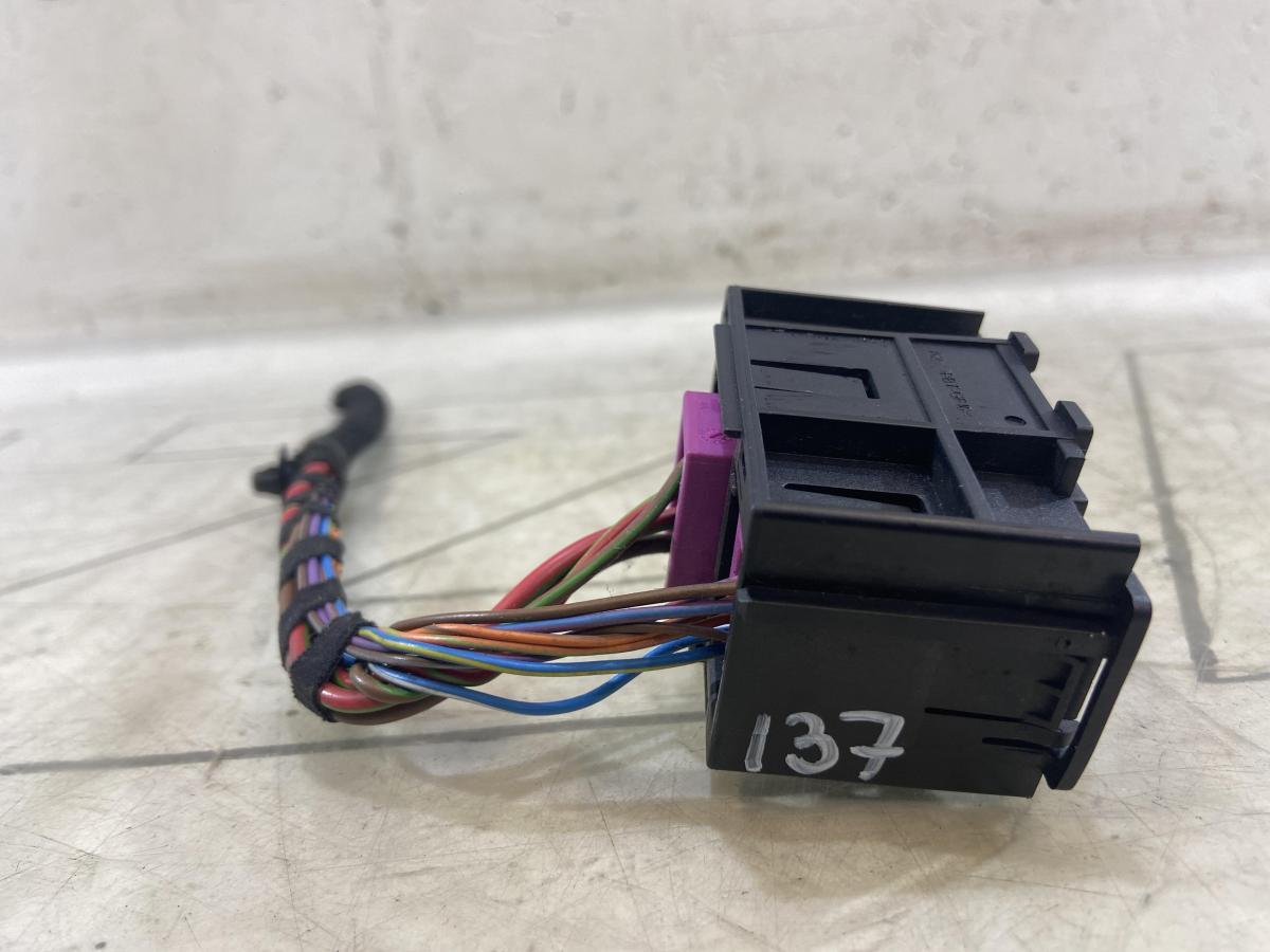 Кронштейн корпуса разъёма 1Z0937545A Skoda Octavia RS II