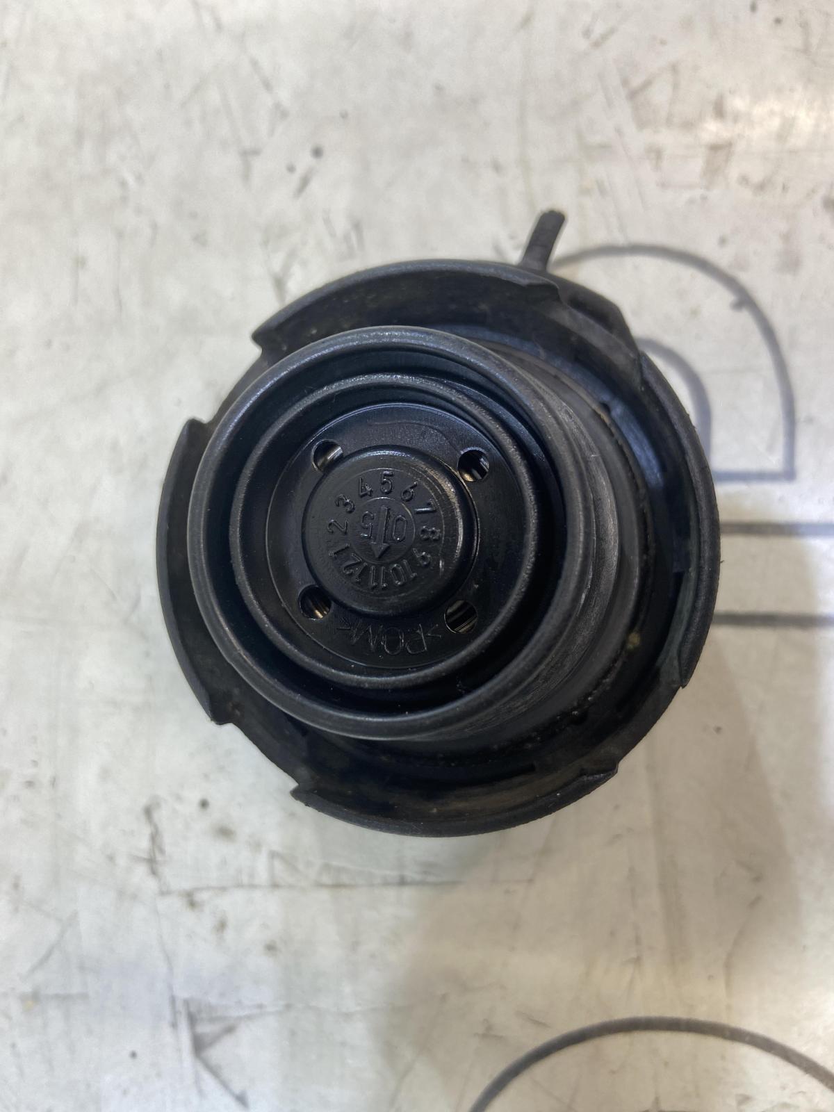 Крышка топливного бака 1J0201553T Skoda Octavia RS II