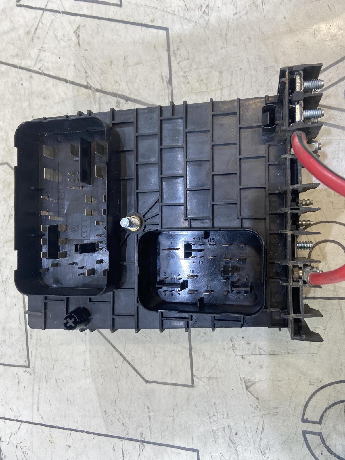 Блок предохранителей 1K0937124K Skoda Octavia RS II