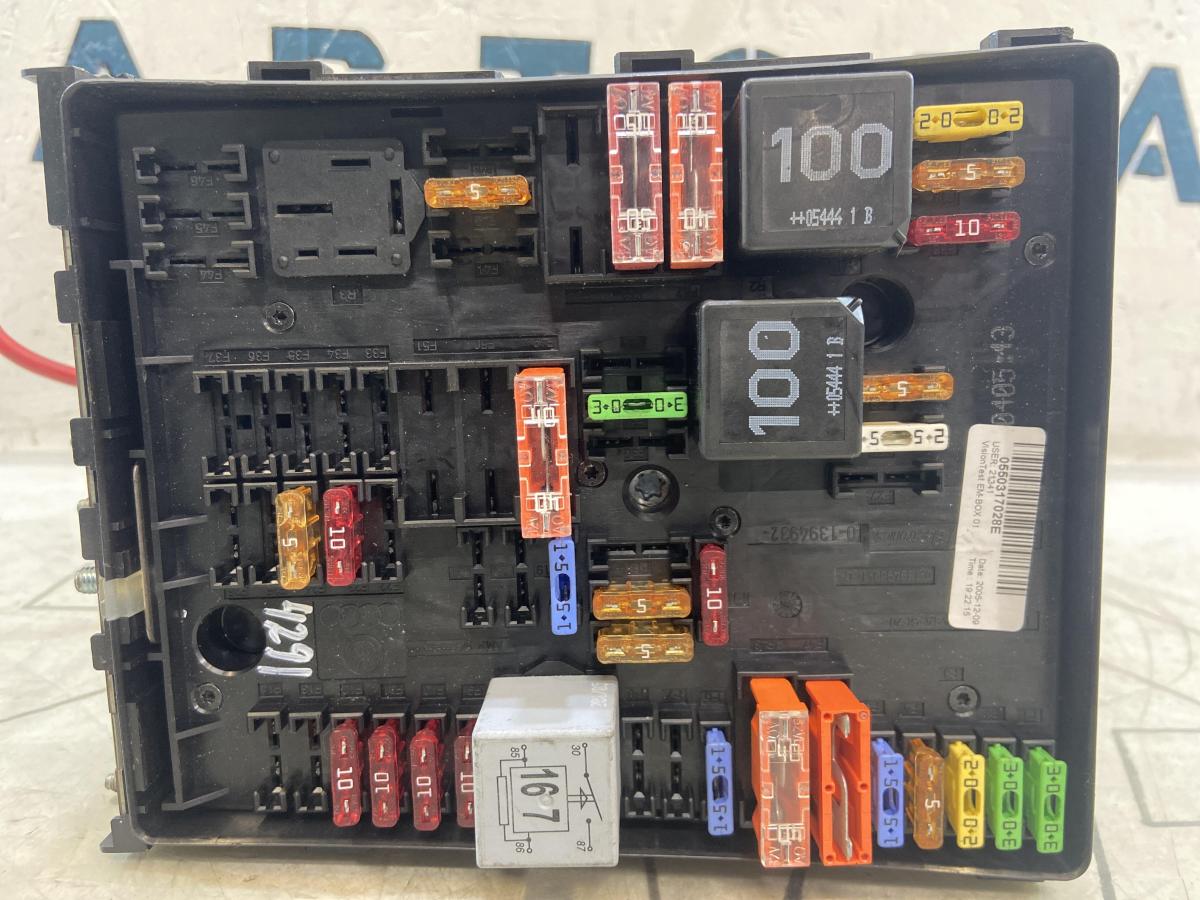 Блок предохранителей 1K0937124K Skoda Octavia RS II