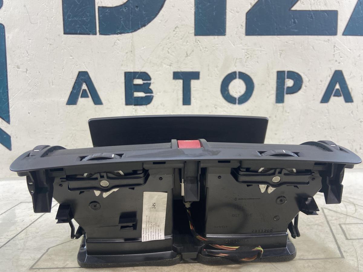 Дефлектор воздушны в торпедо центральныйй 1Z0820951 Skoda Octavia RS II